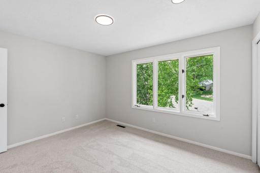 8636 Wood Cliff Circle S, Bloomington, MN 55438
