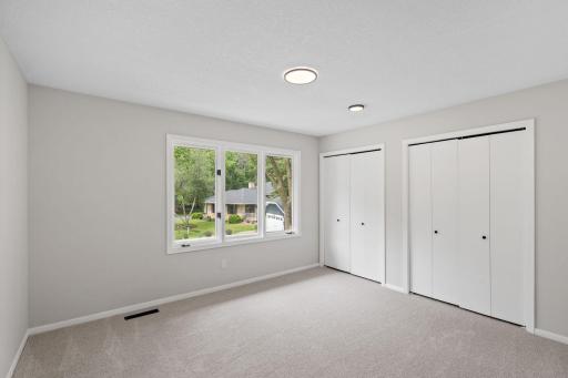 8636 Wood Cliff Circle S, Bloomington, MN 55438