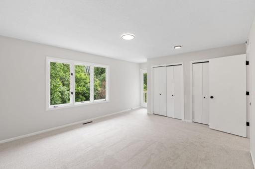 8636 Wood Cliff Circle S, Bloomington, MN 55438