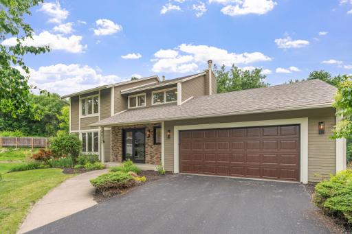 8636 Wood Cliff Circle S, Bloomington, MN 55438