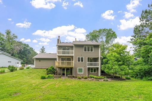 8636 Wood Cliff Circle S, Bloomington, MN 55438