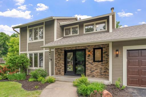 8636 Wood Cliff Circle S, Bloomington, MN 55438