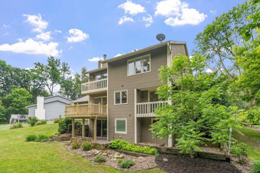 8636 Wood Cliff Circle S, Bloomington, MN 55438