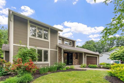 8636 Wood Cliff Circle S, Bloomington, MN 55438