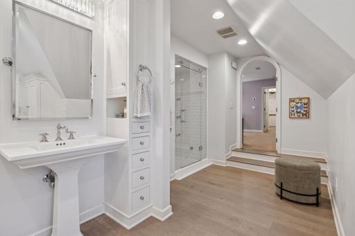 512 Janalyn Circle - Golden Valley, Minnesota