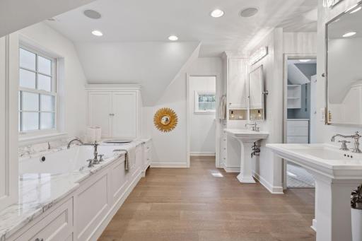 512 Janalyn Circle - Golden Valley, Minnesota