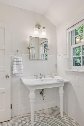 512 Janalyn Circle - Golden Valley, Minnesota