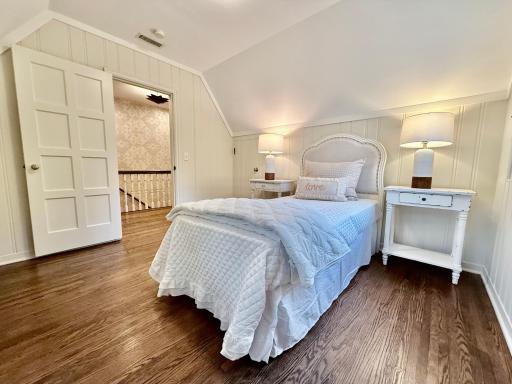 512 Janalyn Circle - Golden Valley, Minnesota