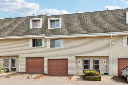 2360 Dorland Place E, Saint Paul, MN 55119