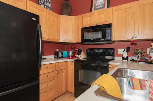 09 kitchen.jpg