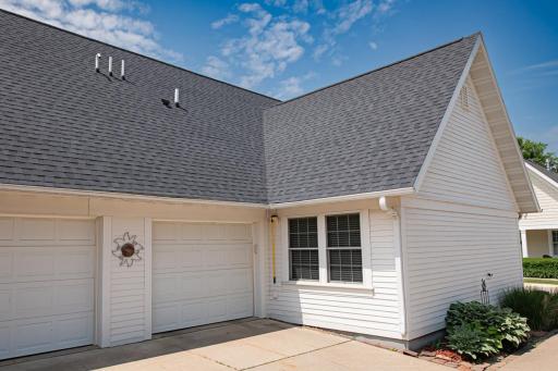 04 garage.jpg