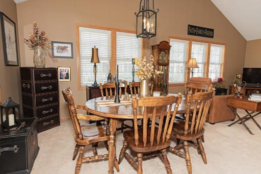 10 dining room.jpg