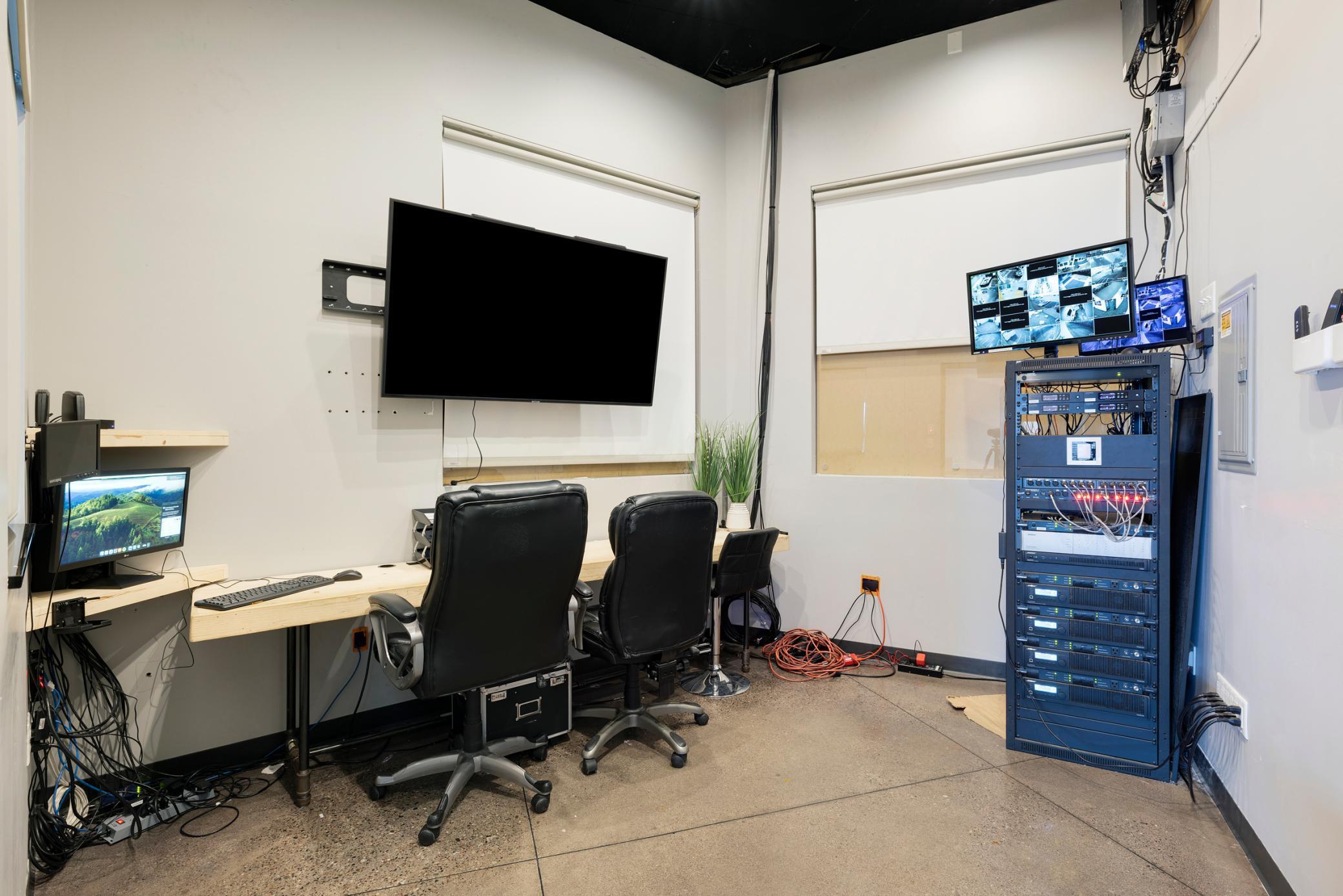 Former Creative Church - Hwy 65 NE_012.jpg