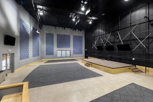 Former Creative Church - Hwy 65 NE_009.jpg