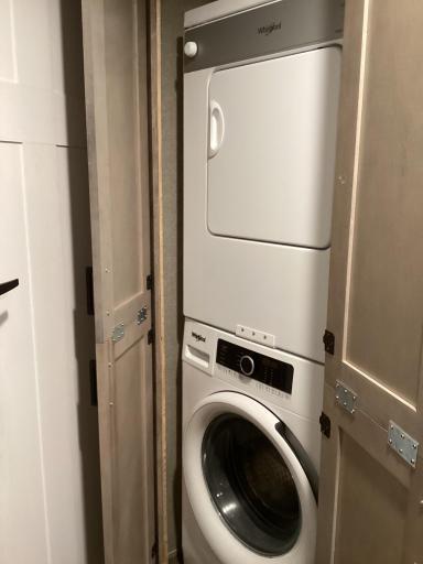 Washer/dryer-stackable
