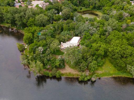 Peaceful living on a quiet lake in cul-de-sac