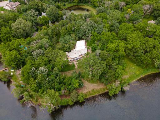 So secluded, yet within a few minutes to shopping and restaurants!