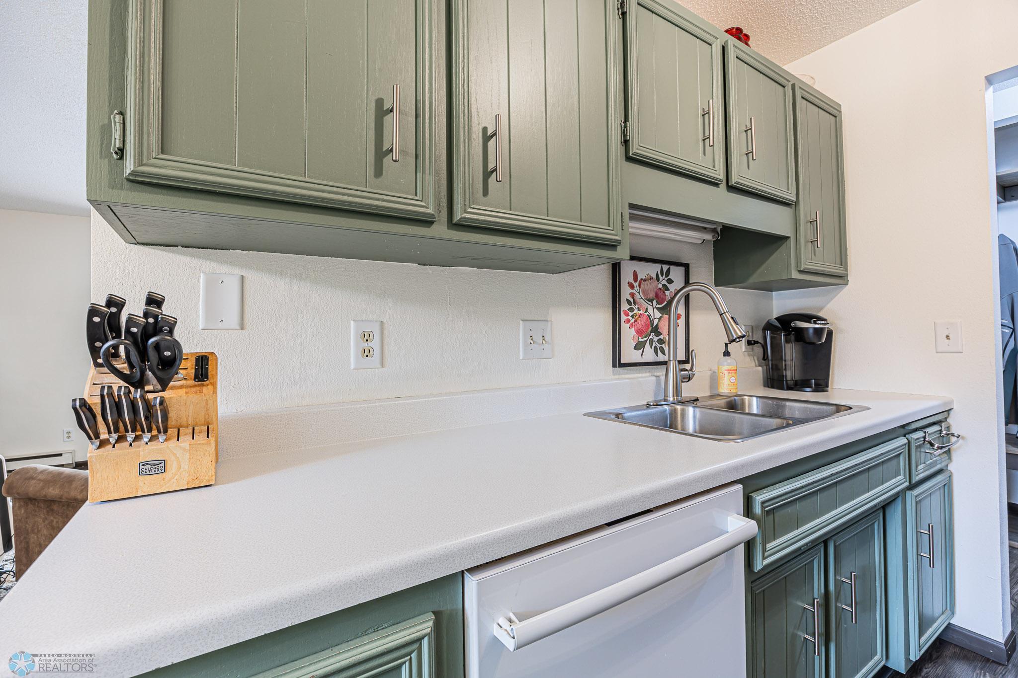 1430 5th St N Unit 104, Fargo, ND 58102-12.jpg