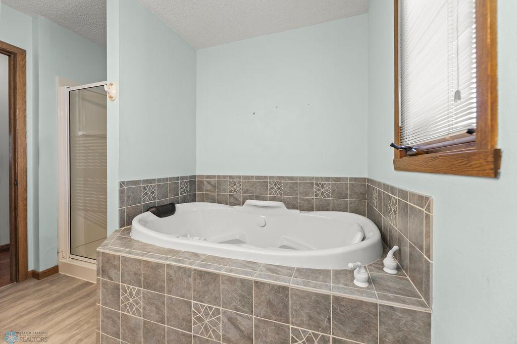 Large jet tub & walk-in shower.