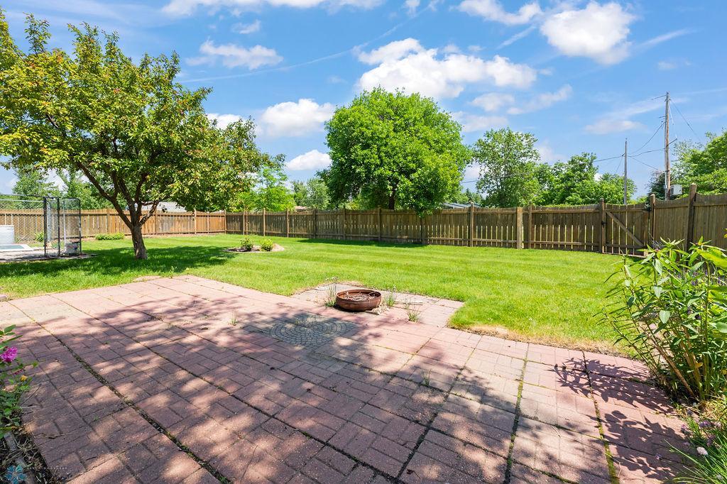 Paver patio & large, fully fenced backyard