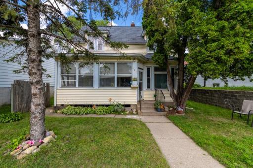 131 Delos Street E, Saint Paul, MN 55107