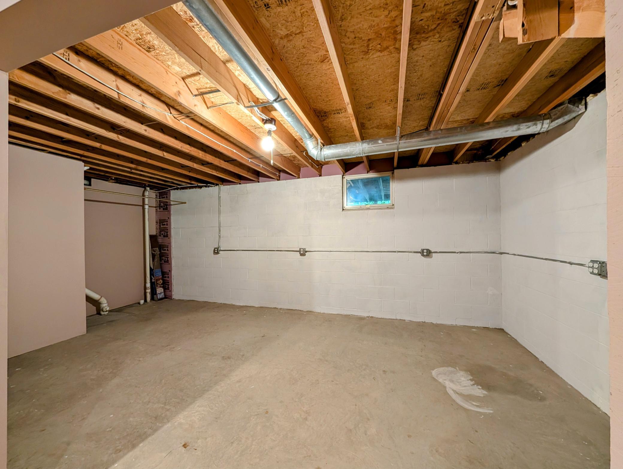 Spacious project room or possible 5th bedroom with addition of egress window.
