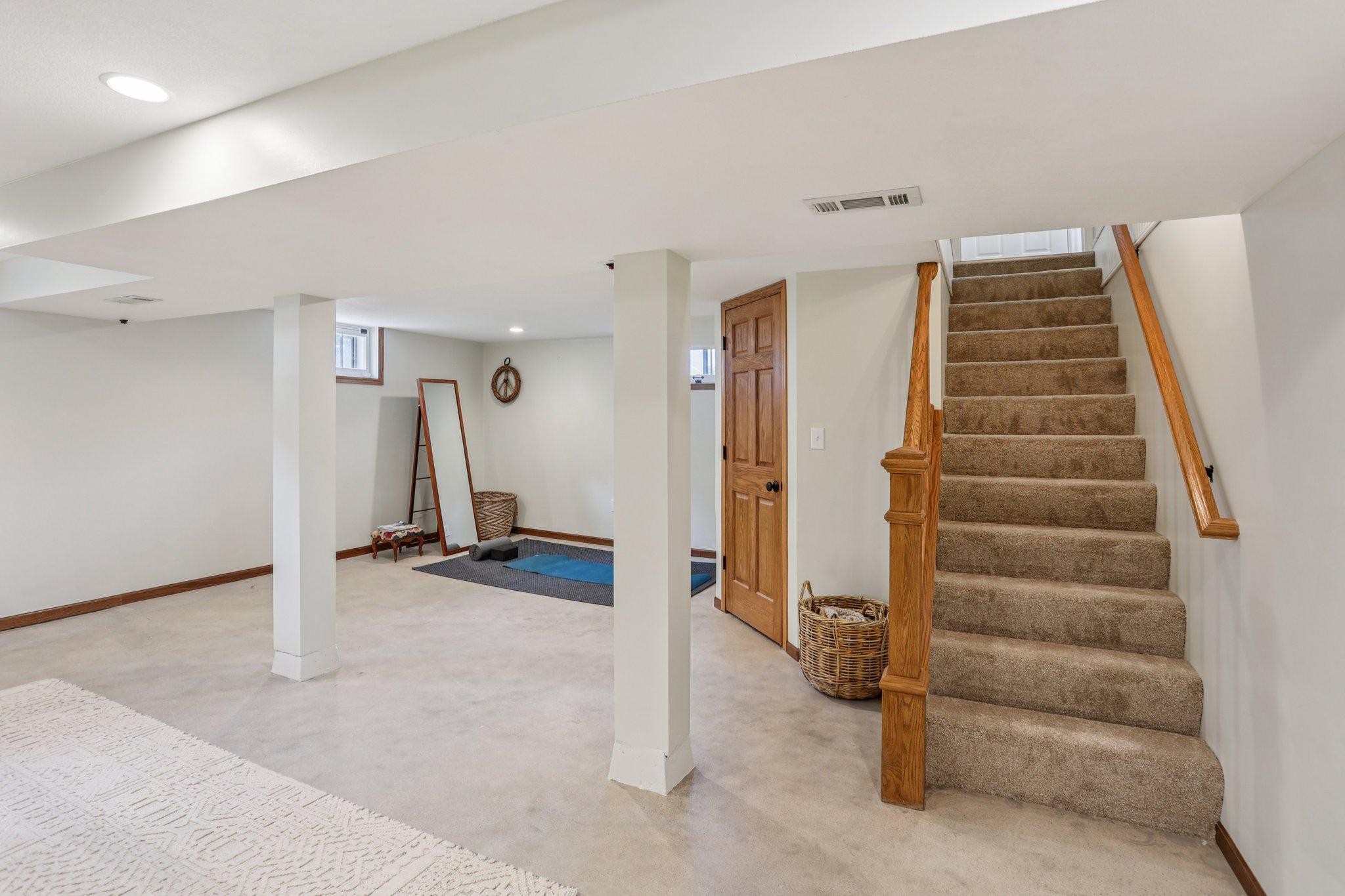 40-web-or-mls-Xerxes Ave N-1906-031.jpg