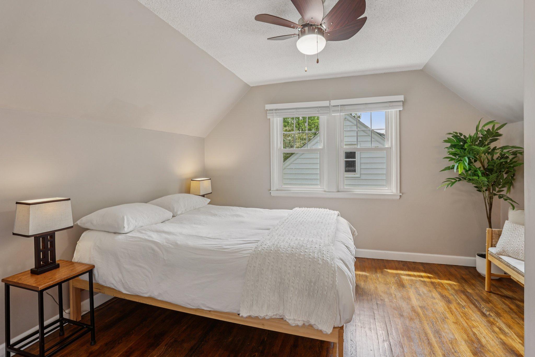 29-web-or-mls-Xerxes Ave N-1906-020.jpg