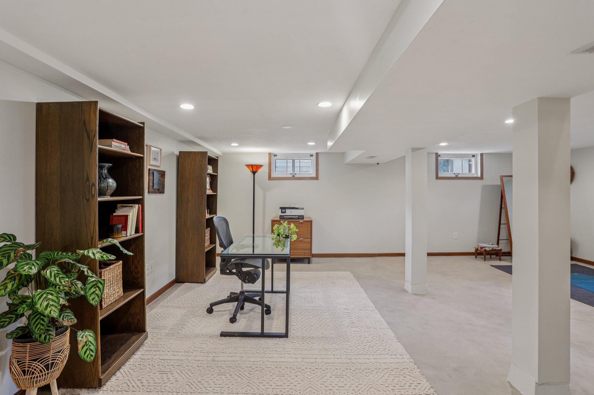 39-web-or-mls-Xerxes Ave N-1906-030.jpg