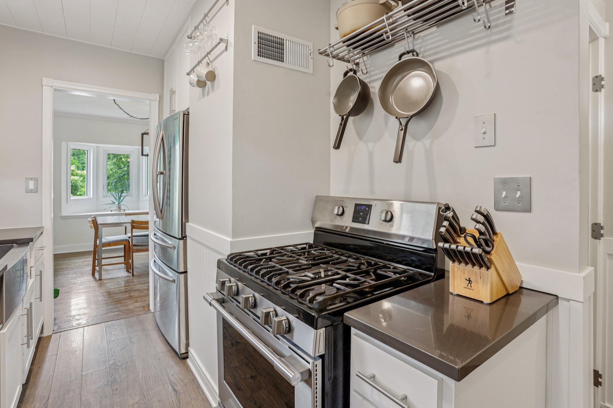 23-web-or-mls-Xerxes Ave N-1906-014.jpg