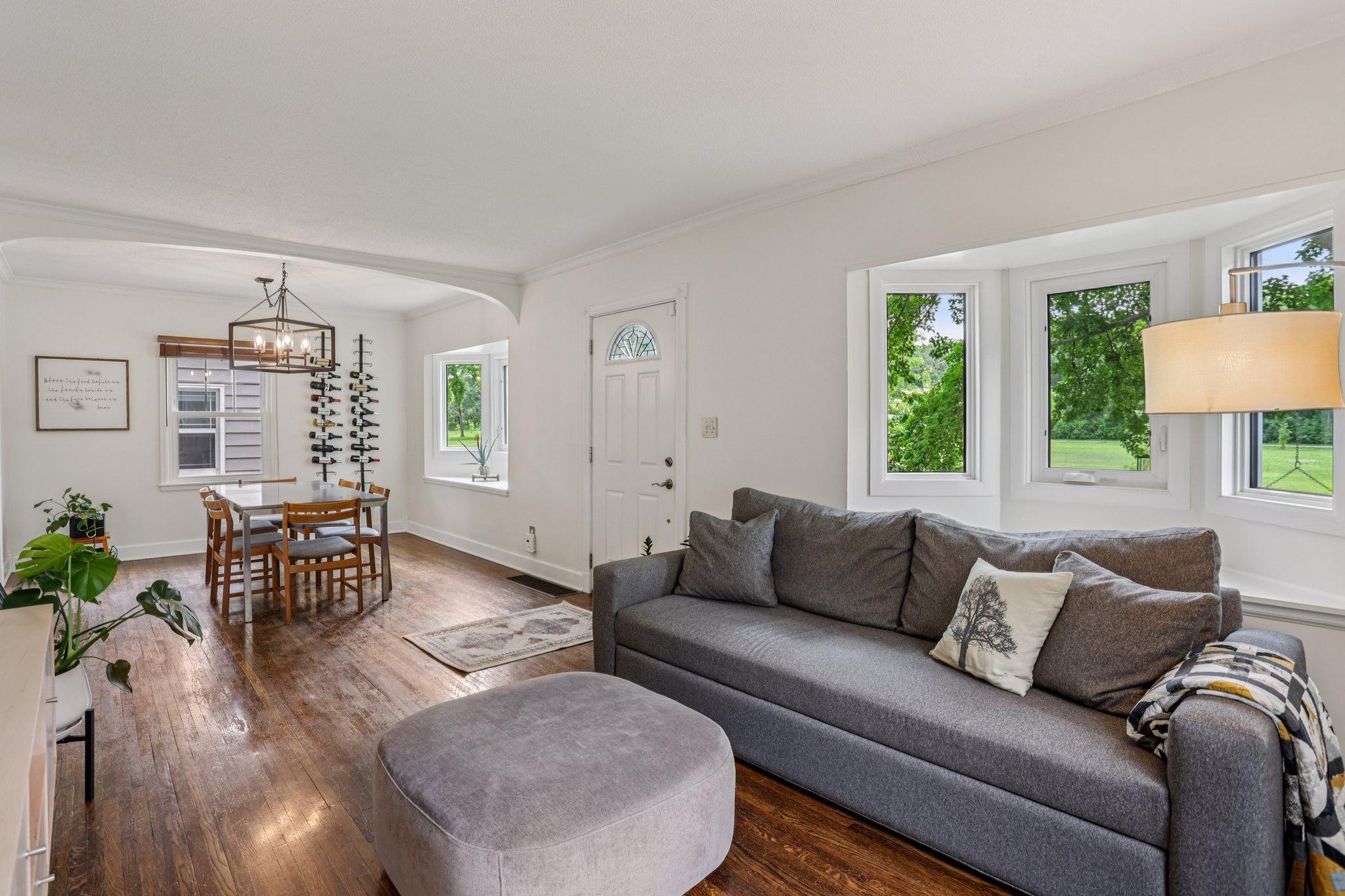 17-web-or-mls-Xerxes Ave N-1906-008.jpg