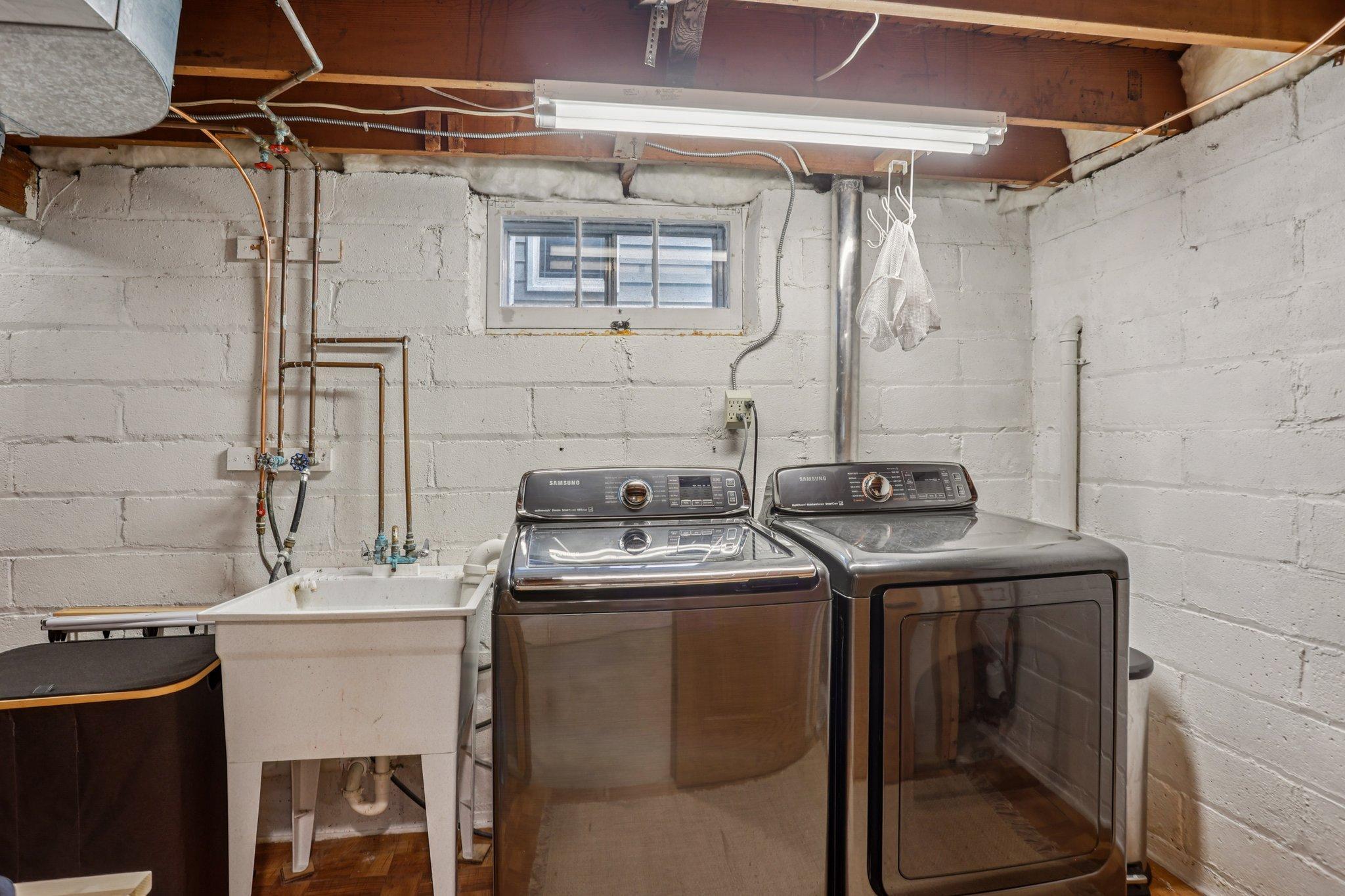 44-web-or-mls-Xerxes Ave N-1906-035.jpg