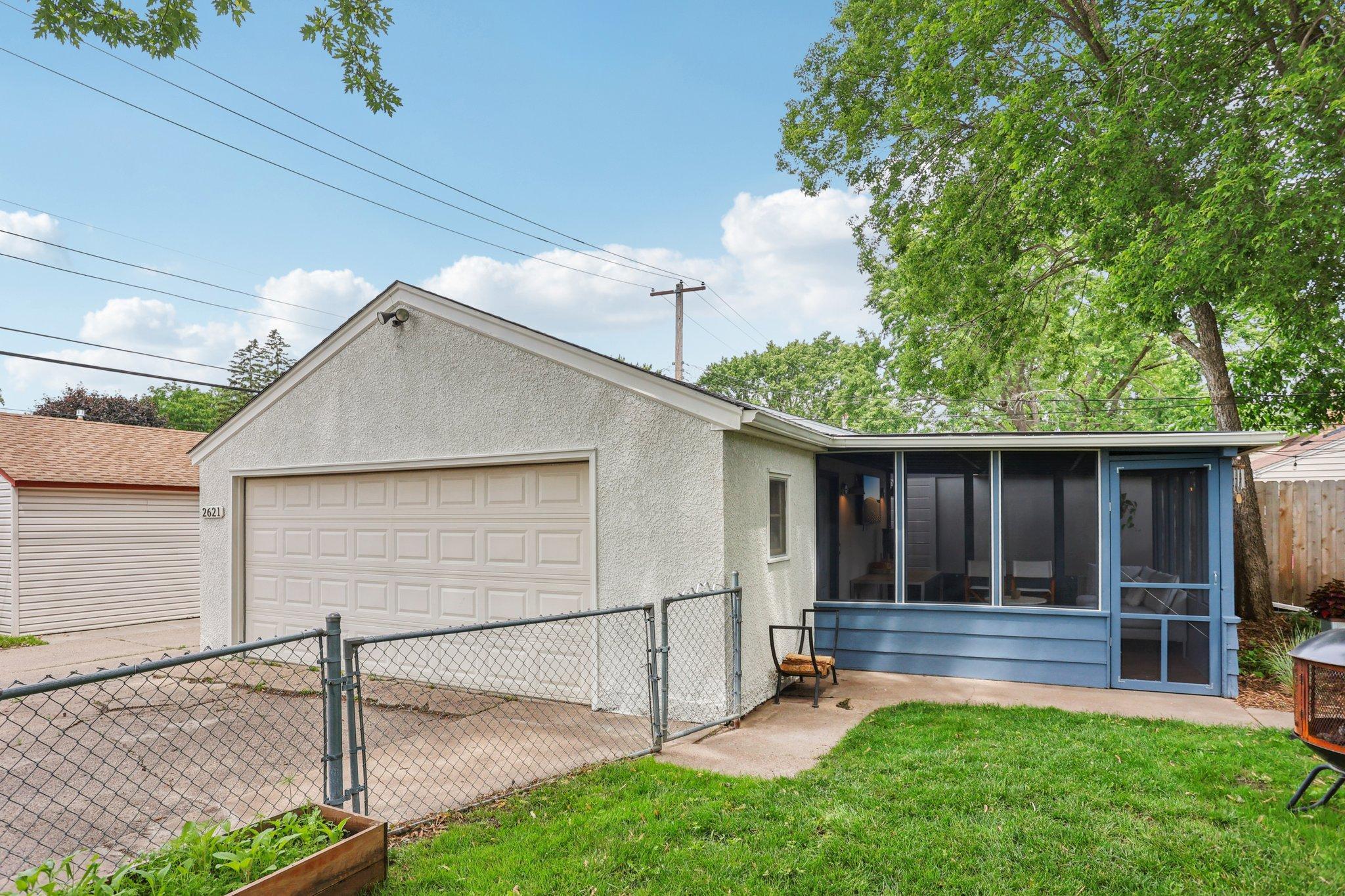49-web-or-mls-Xerxes Ave N-1906-040.jpg