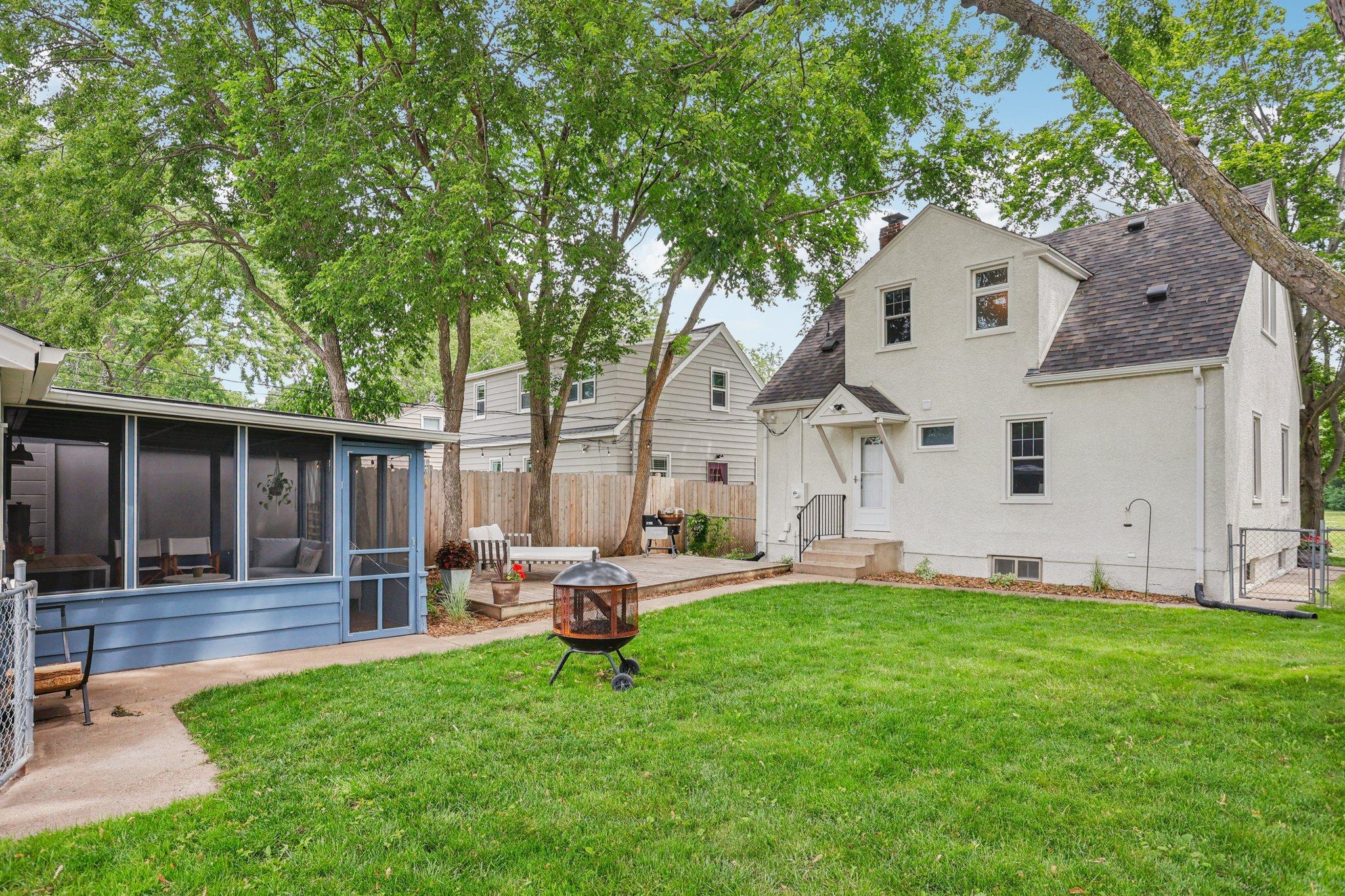52-web-or-mls-Xerxes Ave N-1906-043.jpg