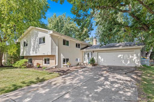 9330 45th Avenue N, Minneapolis, MN 55428