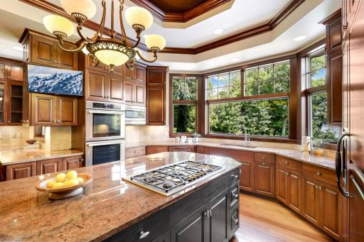 Experience epic sunrises over the lake while keeping an eye on both your dock and pool, all from the comfort of your chef’s kitchen, drenched in morning sunlight.