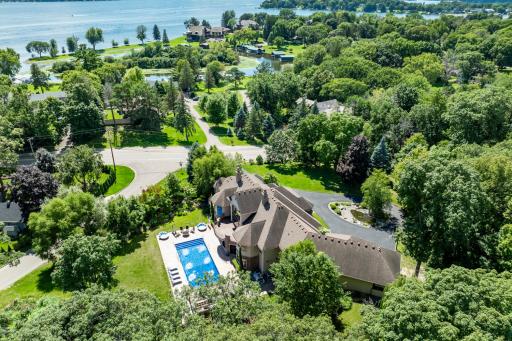 The estate is centrally located with a short walk or bike ride to Navarre, an 8-minute drive to Excelsior / Highway 7 and a 14-minute drive to Wayzata / Highway 12. Reach downtown Minneapolis in 27 minutes and MSP Airport in 35 minutes.