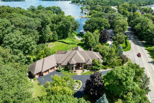 The estate is centrally located with a short walk or bike ride to Navarre, an 8-minute drive to Excelsior / Highway 7 and a 14-minute drive to Wayzata / Highway 12. Reach downtown Minneapolis in 27 minutes and MSP Airport in 35 minutes.