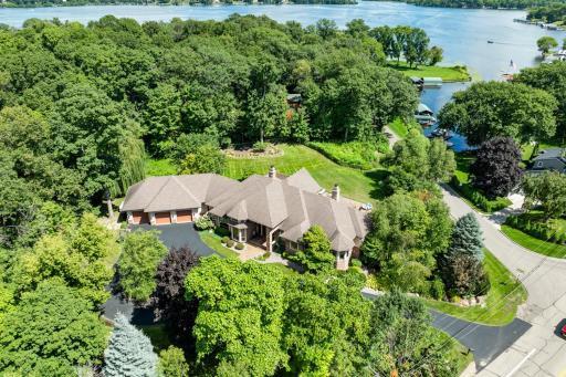 The estate is centrally located with a short walk or bike ride to Navarre, an 8-minute drive to Excelsior / Highway 7 and a 14-minute drive to Wayzata / Highway 12. Reach downtown Minneapolis in 27 minutes and MSP Airport in 35 minutes.