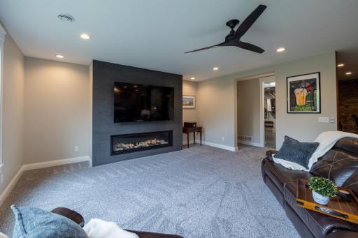1500 Weatherhill Ridge Court SW, Rochester, MN 55902