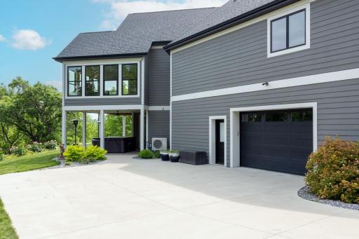 1500 Weatherhill Ridge Court SW, Rochester, MN 55902