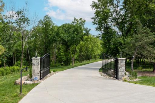 1500 Weatherhill Ridge Court SW, Rochester, MN 55902
