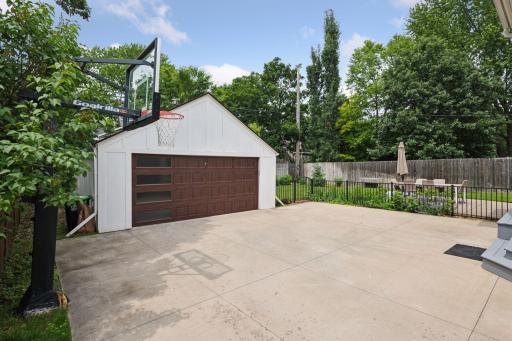 5520 Park Place, Minneapolis, MN 55424