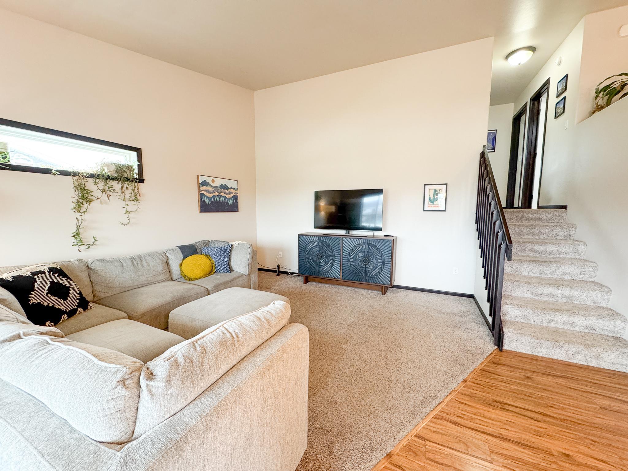 Living Room 1.jpg