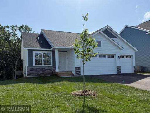 Beautiful main level living with walkout basement - great backyard view!