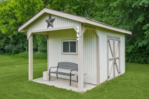Super cute garden shed