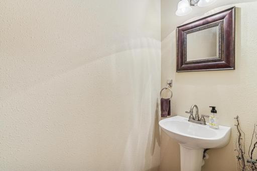 Main floor 1/2 bath