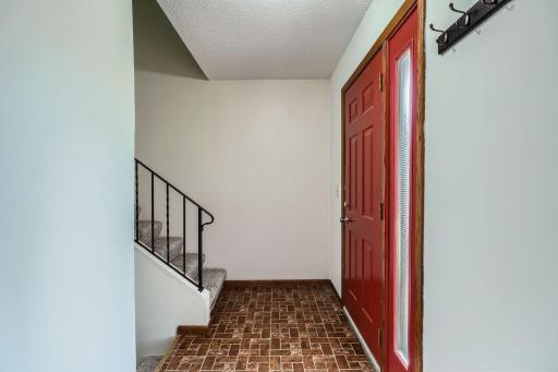 2829 Flag Ave N - Web Quality - 006 - 06 Foyer.jpg