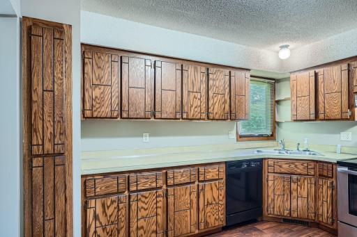 2829 Flag Ave N - Web Quality - 013 - 14 2nd Floor Kitchen.jpg