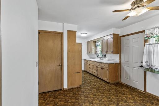 Entryway to kitchen